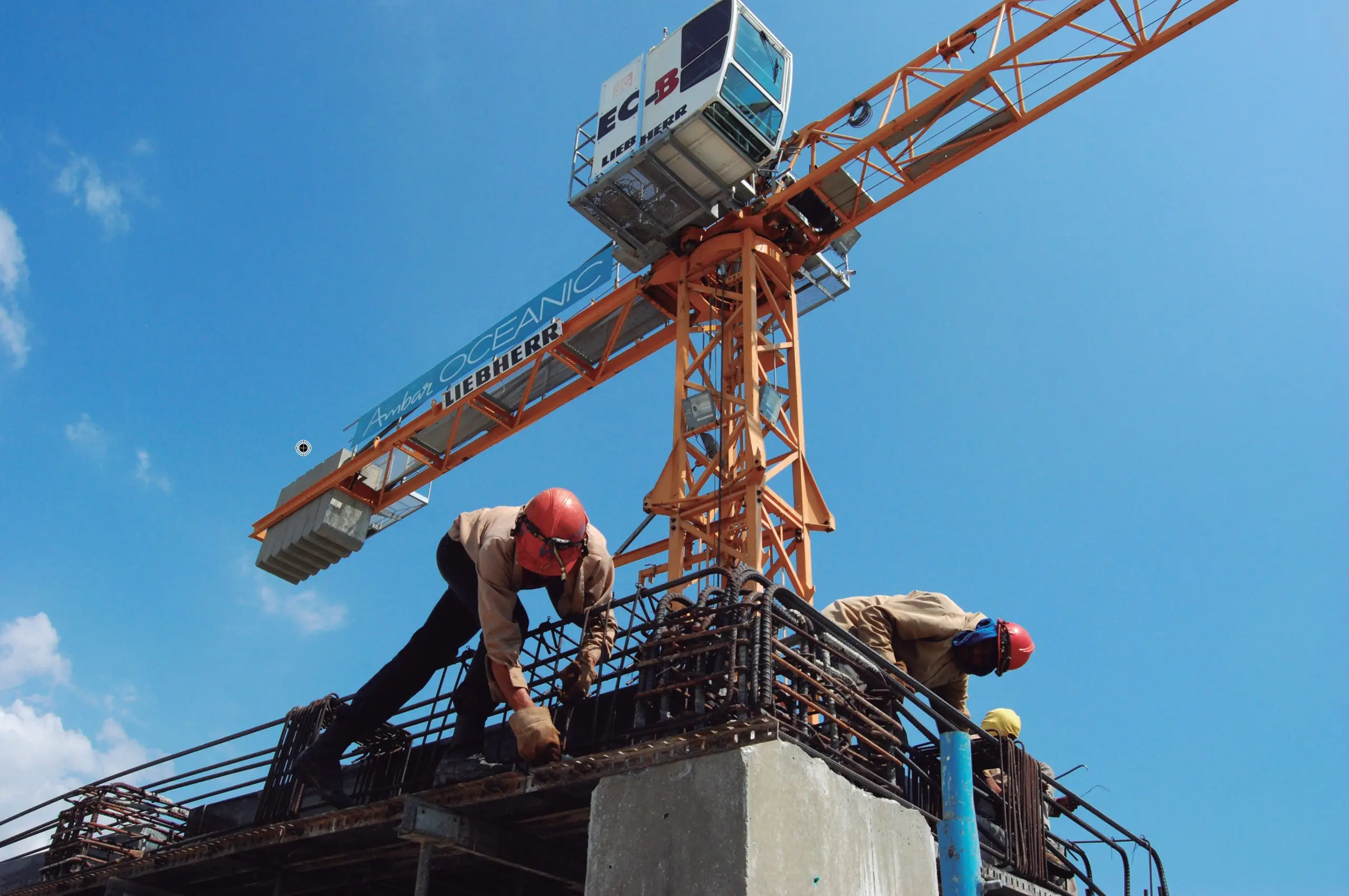 Colombie_BatimentAmbarOceanic_HarmonieEntreStructuresEtHommes-scaled